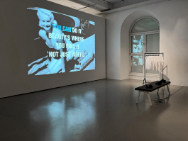 Binaural 3D Audio, which is only effective when wearing headphones 